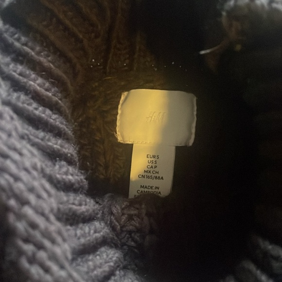 H&M dark brown knit turtleneck - Picture 3 of 3